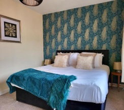 Апартаменты с 3 комнатами в 3 Bedroom Aprtmt at Sensational Stay Serviced Accommodation Aberdeen- Froghall Avenue