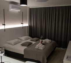 Двухместная студия Deluxe с балконом двуспальная кровать в Апартаменты Новая в Престижном ЖК Минск-Мир