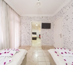 Семейный номер Standard c 1 комнатой с балконом и с видом на море в Milano Beach Family Hotel