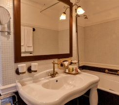 Сюит Голден Гарден в Author Boutique Hotel