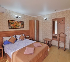 Двухместный номер с балконом в Лорис