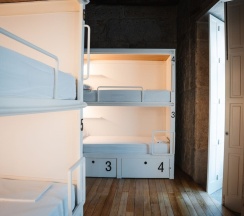 Кровать в общем номере (женский номер) в The Central House Porto Ribeira - Hostel