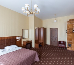 Апартаменты с просторной спальней, обеденной зоной и балконом в My Favourite Garden Hotel