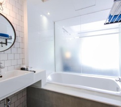 Двухместный номер Deluxe с видом на бассейн двуспальная кровать в Sugar Marina Resort - ART - Karon Beach