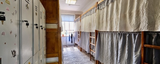 кровать в общем 10-ти местном номере в Смоленка