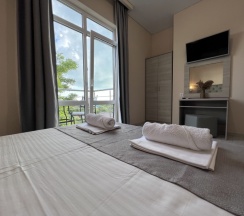 Улучшенный трехместный номер 2-3 этаж в Moon