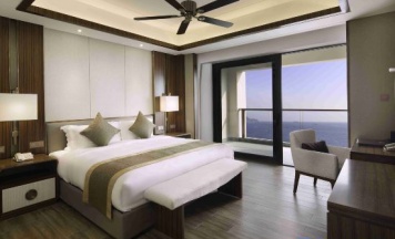 Люкс с 3 комнатами с видом на море в Jinghai Hotel & Resort