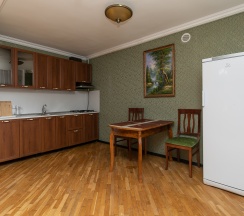 Люкс 3-х комнатный с кухней и бильярдом 4-х местный в Жемчуг