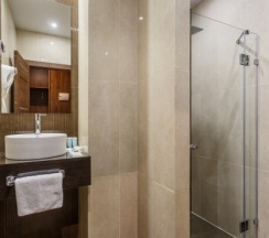Трехместный двухкомнатный номер «ДЕЛЮКС» в Riverside Hotel