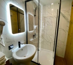 Двухместные апартаменты Comfort c 1 комнатой (двуспальная кровать) в Апартаменты ParadeAparts на Советской 4а