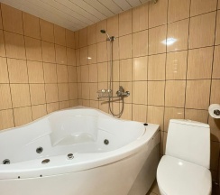 Улучшенный номер с джакузи в Samsonov Hotels