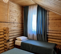 Номер комфорт с 1 односпальной и 1 двуспальной кроватью №5 в Душа гор