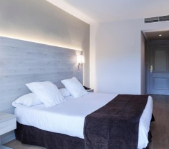Двухместный номер Premium двуспальная кровать в Hotel Helios Lloret