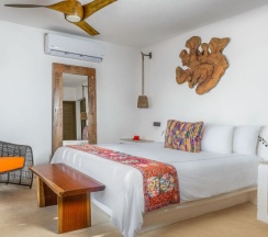 Двухместный Beach House Palapa двуспальная кровать в Shangri-la Caribe Beach Village Resort