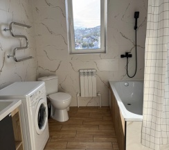 Двухместный коттедж с 2 комнатами двуспальная кровать в На Карьерной