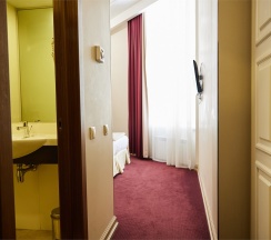 Стандарт: Тихий двор в The Bridge hotel