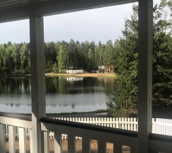 Коттедж - DeLuxe 6 мест с видом на озеро в Покровское