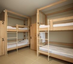 Кровать в 6-местном общем номере в Pillow Hostel