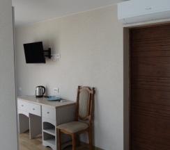 Трёхместный номер Comfort с балконом и с красивым видом из окна в Green hills