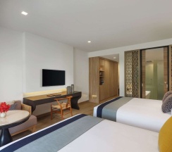 Семейный номер Premier с балконом и с видом на море в Avista Grande Phuket Karon - MGallery