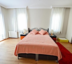 Вилла с балконом и с красивым видом из окна в Guzel Evler Family Resort