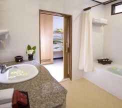 Двухместный номер Deluxe двуспальная кровать в Thai House Beach Resort