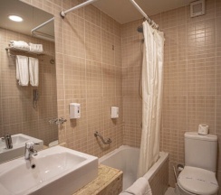 Семейный номер Standard с видом на город в Elysees Hotel