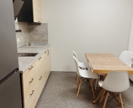 Кровать в мужском 6-местном номере в Moss hotel