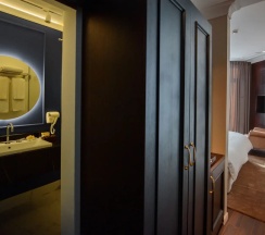 Двухместный люкс Queen двуспальная кровать в Казахстан