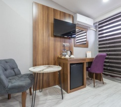 Двухместный номер Standard с балконом двуспальная кровать в Отель Monezza Hotel