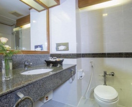 Двухместный номер Executive с видом на море двуспальная кровать в Asia Cha Am Hotel