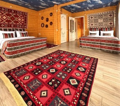 Двухкомнатный комфорт с общей террасой и видом на горы | 2 этаж в Hayat Haus