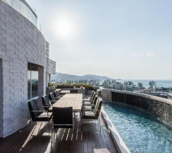 Люкс с 4 комнатами с видом на море в Patong Heritage