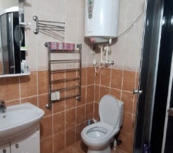 Люкс номер для семьи с большой кроватью и кухней в Гостевой дом