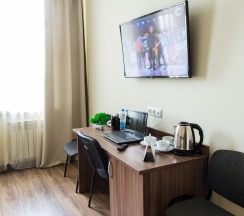 Трехместный стандарт в Аристоль