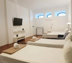 Трёхместный семейный номер Standard с видом на город в Chino Town at Yaowarat Phuket