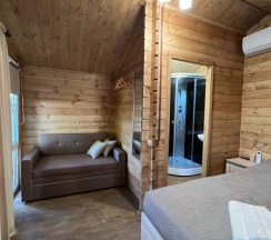 Четырёхместный номер Standard с балконом в Good House Abh