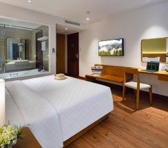 Двухместный номер Club с видом на город двуспальная кровать в Отель Harmony Saigon Hotel & Spa