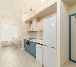 Двухкомнатные апартаменты "Сапфир" с кухней и видом на город в Orfei Hotel