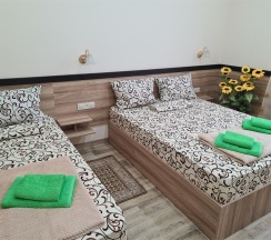 Номер на троих (1двухспальн. кров. +1односпальн.кров. +1 доп. место) в Подсолнух