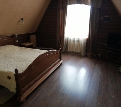 Номер люкс с 1 двуспальной кроватью (№8) в Легенда