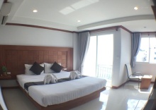 Двухместный номер Superior с балконом двуспальная кровать в Thira Residence Patong