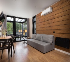 Коттедж с одной спальней и купелью в Black Village Family