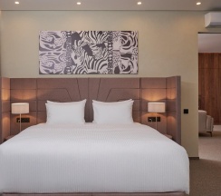 Номер люкс бизнес в AurA City Hotel