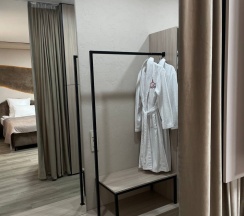 Джуниор сюит (Junior Suite) с двуспальной кроватью (3 этаж) в Бира