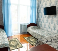 Комната стандарт с 2 односпальными и 1 двуспальной кроватью в Якорь