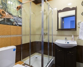 204  - Улучшенный номер с кроватью размера "king-size", бесплатная стоянка в House on Potapova