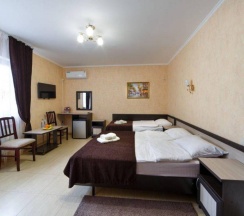 3-местная комната комфорт в Виктория