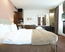 Двухместный люкс двуспальная кровать в Holiday Inn Almaty