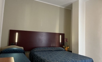 Четырёхместный номер Standard с балконом в Hotel Fellini Rimini